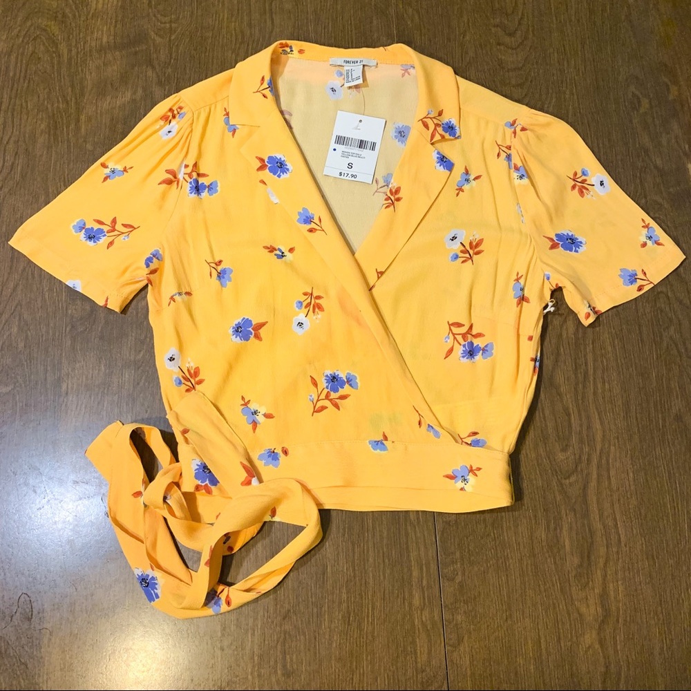🌸 NWT Forever 21 Floral Top
